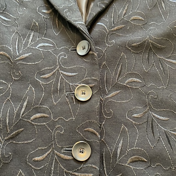 Kate Hill women’s black 3 button blazer with embroiled flower design size 2X - Picture 2 of 12